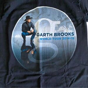 Garth Brook 2014-2015 World Tour Country tee size small on the Hanes Beefy Tee.